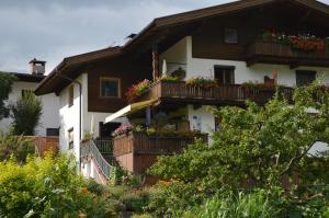 a house with flower boxes on its balconies at Ferienwohnung Garber in Uderns