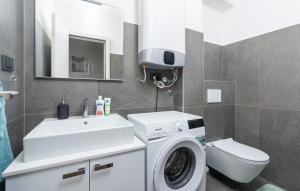 Ένα μπάνιο στο Apartment Barbara, 300m from the sea +16 φωτογραφίες