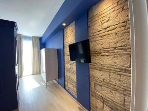 Residenze Romano Ristorante & Spa - albergo diffuso - RED的电视和/或娱乐中心