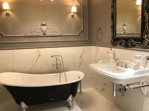 Residenze Romano Ristorante & Spa - albergo diffuso - RED的一间浴室