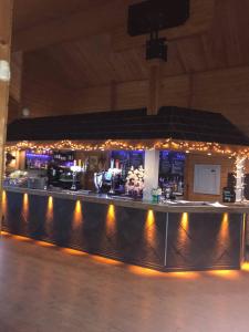 Ο χώρος του lounge ή του μπαρ στο Driftwood Cottage Port Haverigg Marina Village