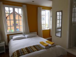 Letto o letti in una camera di Hotel Cayman