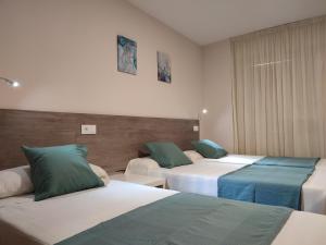 Postel nebo postele na pokoji v ubytování Hostal Garamar