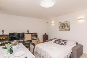 Posteľ alebo postele v izbe v ubytovaní Apartments Tina