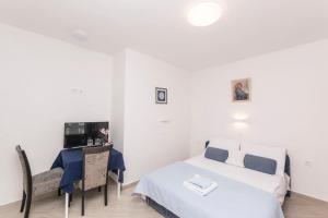 Posteľ alebo postele v izbe v ubytovaní Apartments Tina