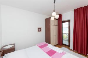 Posteľ alebo postele v izbe v ubytovaní Apartments Tina