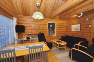 a living room with a couch and a table at Villiporo Cabin Levi in Levi