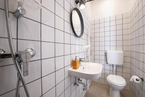 Kúpeľňa v ubytovaní Chesscom Apartments + 14 fotografií