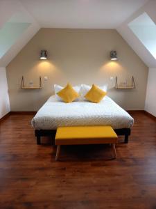 Ein Bett oder Betten in einem Zimmer der Unterkunft chambres et gites d'étretat