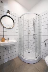 Chesscom Apartments tesisinde bir banyo