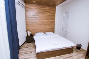 Postel nebo postele na pokoji v ubytování Victoria Inn Tbilisi