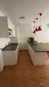 A kitchen or kitchenette at Malagueta Playa Azul Mediterraneo