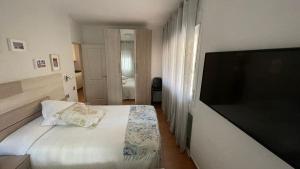 A bed or beds in a room at Malagueta Playa Azul Mediterraneo