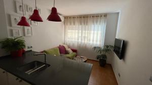 A television and/or entertainment centre at Malagueta Playa Azul Mediterraneo