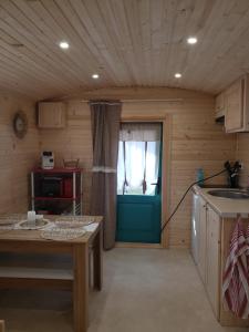 a kitchen with a table and a window in a room at Roule hôtes in Montéglin