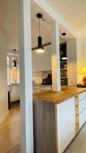 A kitchen or kitchenette at ApartmentInCopenhagen Apartment 1484