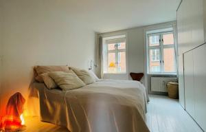 A bed or beds in a room at ApartmentInCopenhagen Apartment 1484