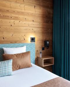 Säng eller sängar i ett rum på Hotel L'Edelweiss