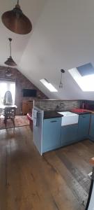 Kuchyň nebo kuchyňský kout v ubytování Little Orchard House + 25 fotografií