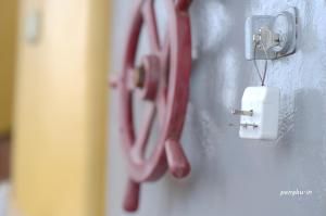 a pair of red scissors hanging on a wall at Mermaid Hill Villa in Magong