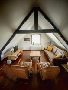 a living room with a couch and a table at Buitenplaats Langewijk in Zuidoostbeemster