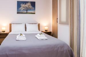 a bedroom with a bed with two towels at Chrysa House Kissamos in Kissamos