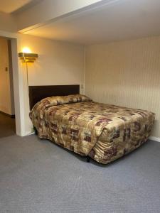 Postel nebo postele na pokoji v ubytování Chinook Motel