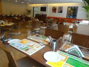 Minuman di Lemon Tree Hotel, Ahmedabad