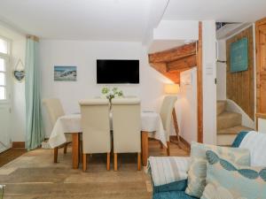 Gallery image of Curlews Cottage in Looe