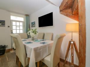 Gallery image of Curlews Cottage in Looe