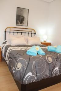 a bedroom with a bed with blue towels on it at El Refugio in Calatayud