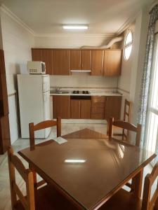 Kuchyň nebo kuchyňský kout v ubytování Apartamento Conileño con Terraza