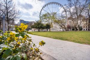 Vonkajšia záhrada v ubytovaní Amora Homes Breathless Basilica view elegant flat with balcony NEED RESERVATION X FREE PARKING
