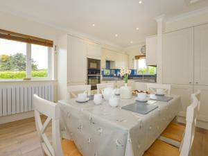 a kitchen and dining room with a table and chairs at 6 Tarifa in Bigbury on Sea