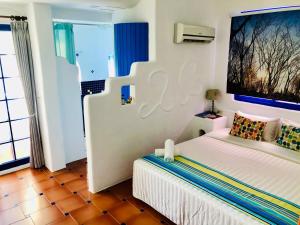 Postel nebo postele na pokoji v ubytování 海灘戀情 Beach Love 近沙灘-國旅卡特約商店 陽台房 希臘地中海風格