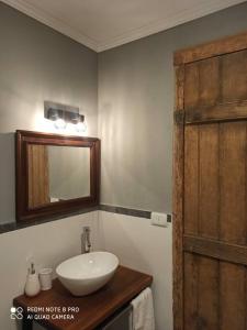 a bathroom with a sink and a mirror at Apartamento Dos hermanas in Colonia Estrella