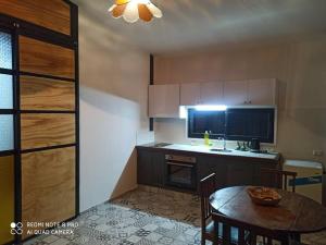 A cozinha ou cozinha compacta de Apartamento Dos hermanas