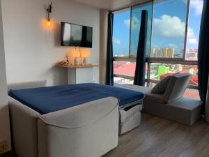 Postel nebo postele na pokoji v ubytování PENTHOUSE 10 MIN port croisière et aéroport