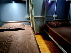 Ein Bett oder Betten in einem Zimmer der Unterkunft T2B Hostel