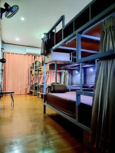 Ein Bett oder Betten in einem Zimmer der Unterkunft T2B Hostel