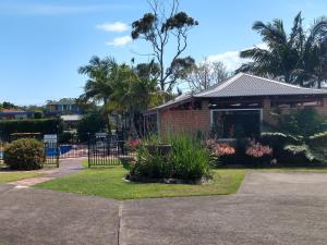 Haven Waters Motel & Apartments外面的花园