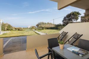 Vonkajšia záhrada v ubytovaní Yiannis Apartments
