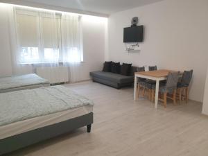 Łóżko lub łóżka w pokoju w obiekcie Center Warsaw- Apartamenty Smolna