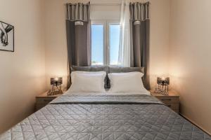 a bedroom with a bed with a window at Dreams Villa Luxury Residence in Sissi +35 photos