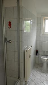 Et badeværelse på Gästehaus Am See -Monteurzimmervermietung-