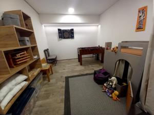 Η κουζίνα ή μικρή κουζίνα στο beim Tischler