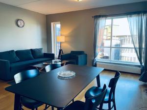 a living room with a table and chairs and a couch at Tallinn Center Apartment in Tallinn