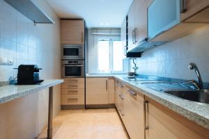 Kuchnia lub aneks kuchenny w obiekcie Magno Apartments Paseo de la O - Private Parking included