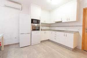 Kuchyňa alebo kuchynka v ubytovaní Global Properties, Apartamento 2 dormitorios en Canet d'en Berenguer