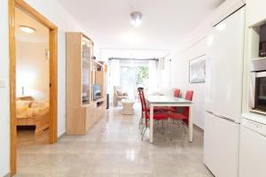 Kuchyňa alebo kuchynka v ubytovaní Global Properties, Apartamento 2 dormitorios en Canet d'en Berenguer